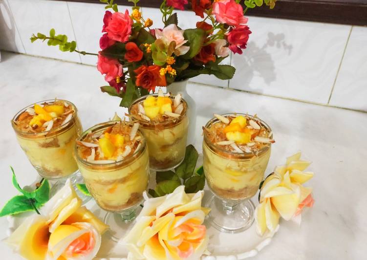 Three layered mango vermicelli dessert