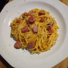 Una foto de Pasta con Chistorra, Salchichas y Salsa de Queso Cheddar