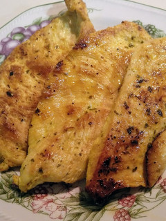 Una foto de Pechugas de pollo a la plancha con saborrrrrrr😂