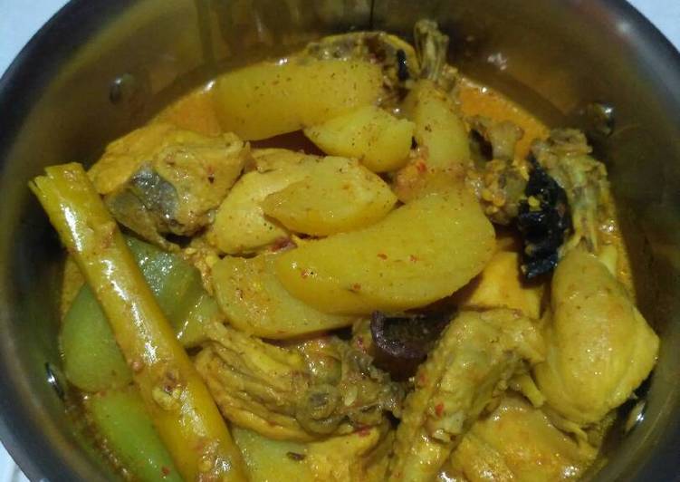 Kari ayam kentang