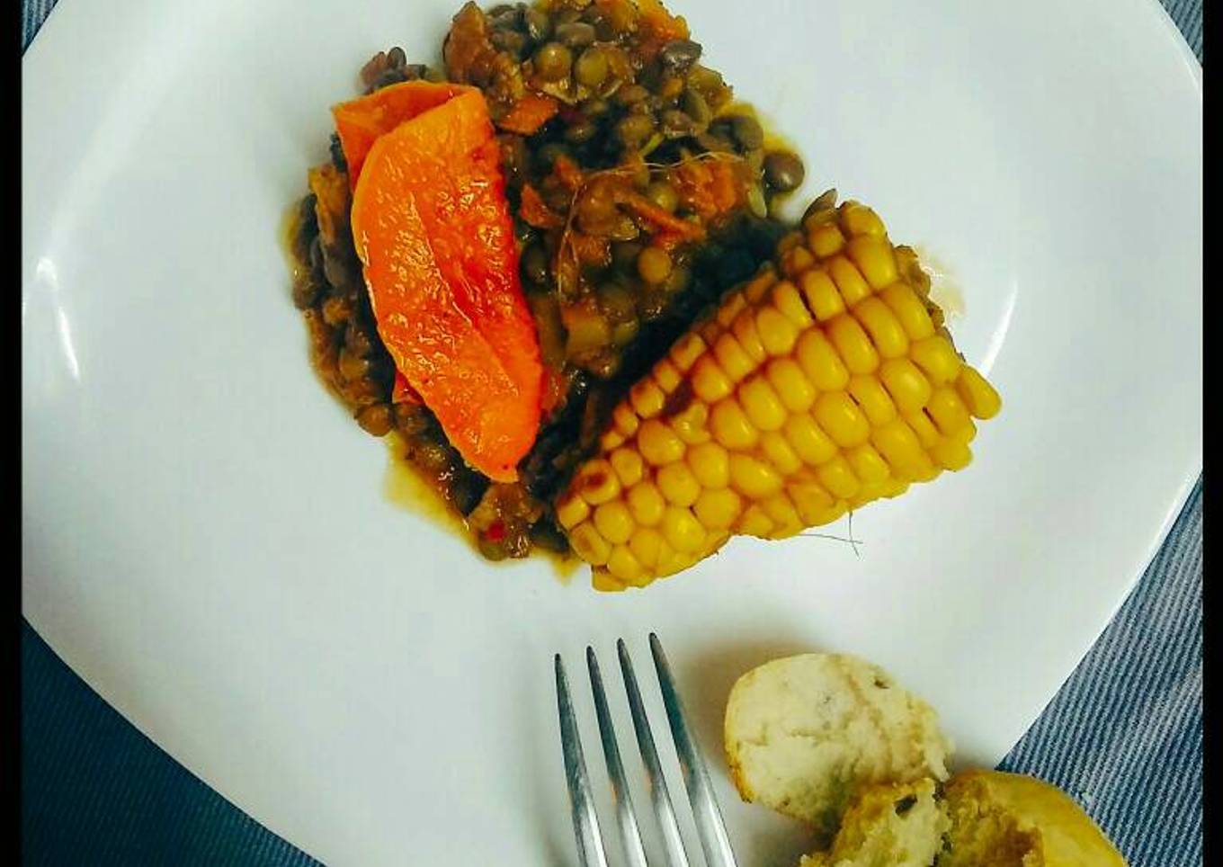 Guiso de Lentejas, Vegetales y Cerdo 馃惤
