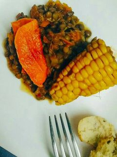 Una foto de Guiso de Lentejas, Vegetales y Cerdo 🐽