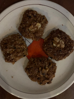 Una foto de GALLETITAS DE NUECES Y CHISPAS DE CHOCOLATE muy fáciles, saludables y sin gluten