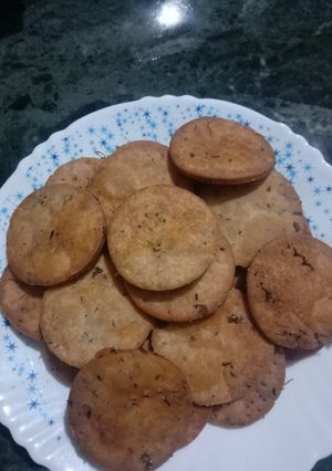 मेथी मठरी (Methi Mathri recipe in Hindi) रेसिपी मुख्य फोटो