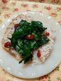 Achicoria salteada con salsa picante