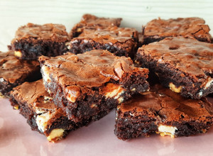 Una foto de Brownie súper fácil, súper húmedo y súper rico !