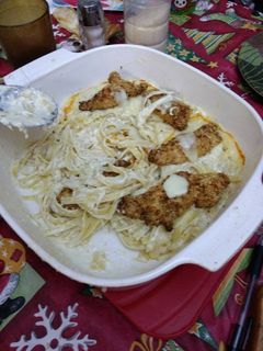 A picture of Cheesy chicken Alfredo bake.
