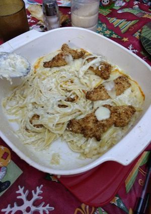 A picture of Cheesy chicken Alfredo bake.