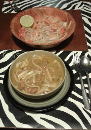 Una foto de Porotos con rienda chilenos 😎🍜