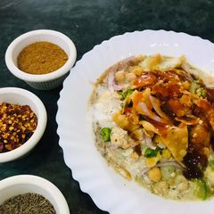 A picture of 3 spices chana chaat.