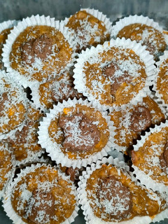 Una foto de Muffins de boniato rellenos de dulce de castañas (sin azúcar)