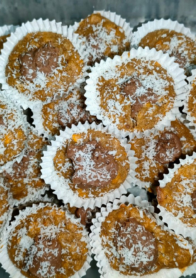 Una foto de Muffins de boniato rellenos de dulce de castañas (sin azúcar)