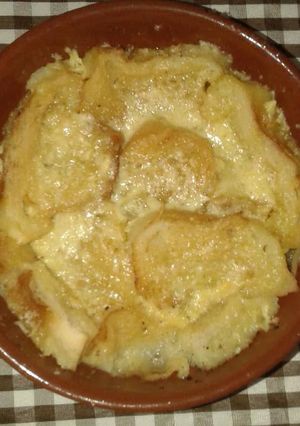 Una foto de Sopa de cebolla gratinada