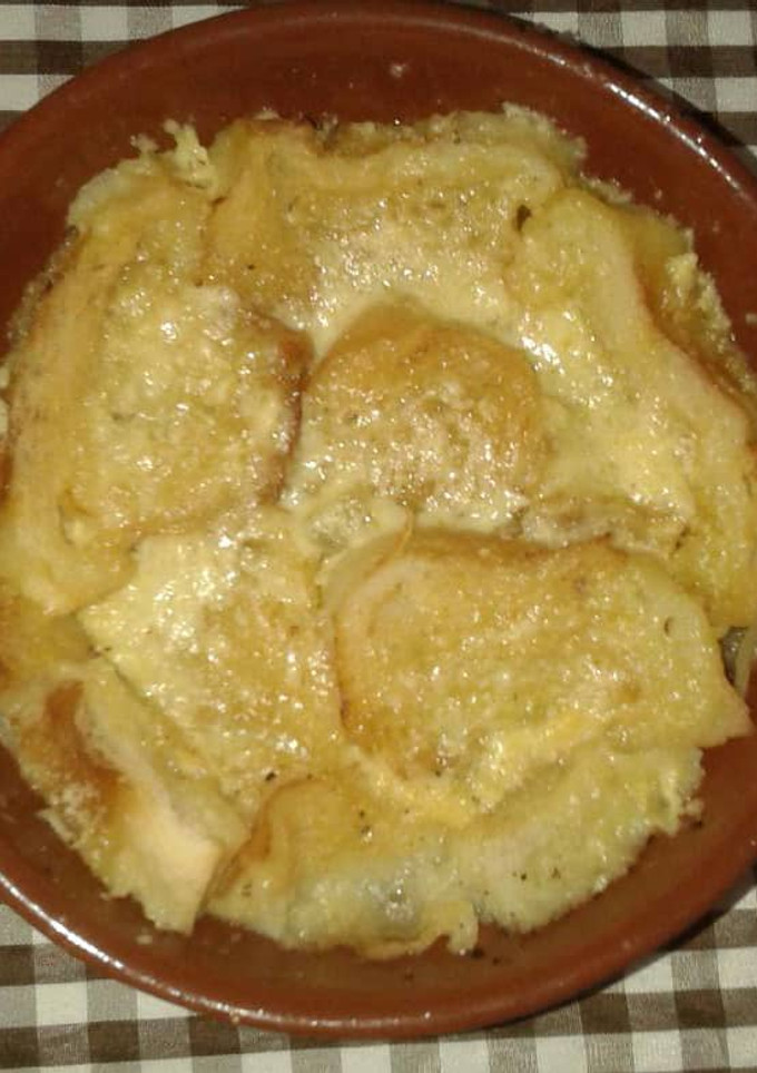 Una foto de Sopa de cebolla gratinada