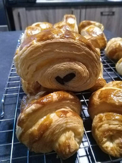 A picture of Mini Croissants and Pain au Chocolat.