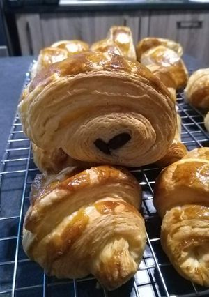 A picture of Mini Croissants and Pain au Chocolat.