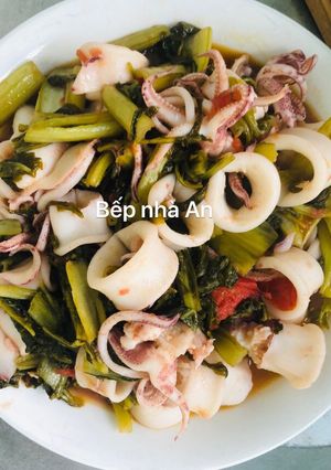Hình của món Mực xào dưa chua.