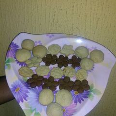 A picture of Milk n chocolate Pretty Cookies.