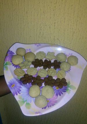 A picture of Milk n chocolate Pretty Cookies.
