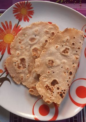 A picture of Chana Roti.