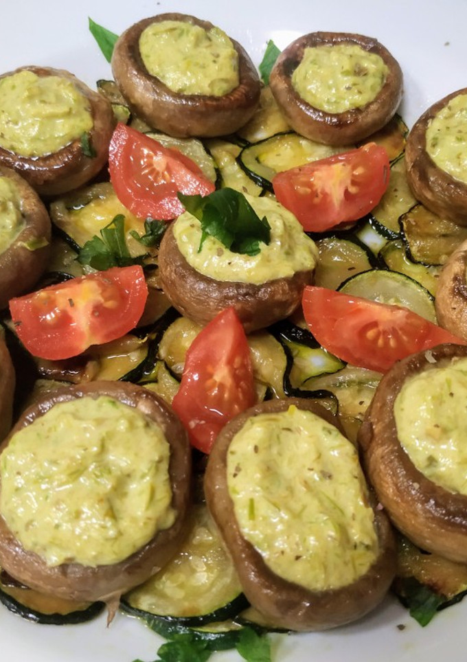 Una foto de Champiñones rellenos de crema de espárragos y queso azul