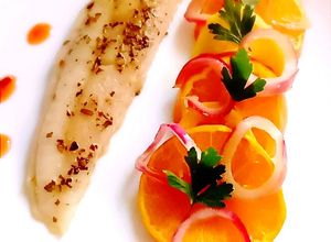 Foto di Filetto di Persico alle Erbe Arancio Miele e Cipolla Rossa