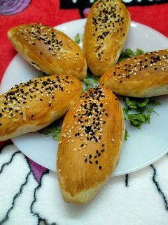 صورة لوصفة معجنات بحشوة الجبنة الرومي والبسطرمة 😋💓