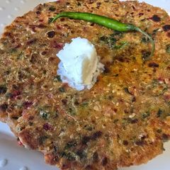 A picture of Spring onion methi Thalipeeth.