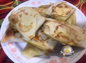 Una foto de Envuelticos de atún con papel de arroz