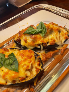 Una foto de Berenjenas rellenas de boloñesa de carne