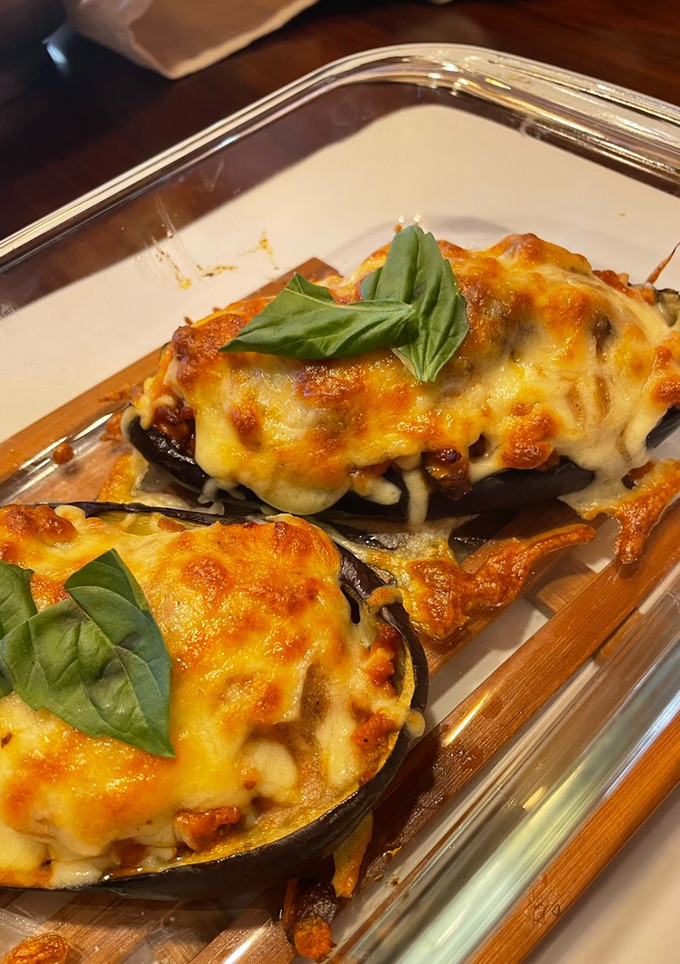 Una foto de Berenjenas rellenas de boloñesa de carne