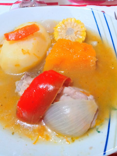 Una foto de Cazuela de pollo con verduras