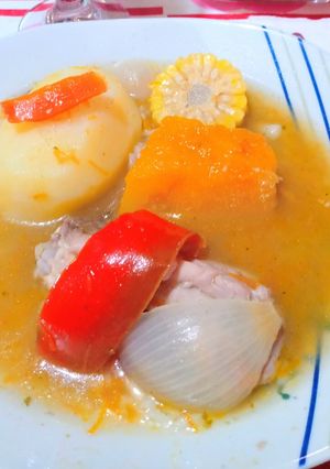 Una foto de Cazuela de pollo con verduras