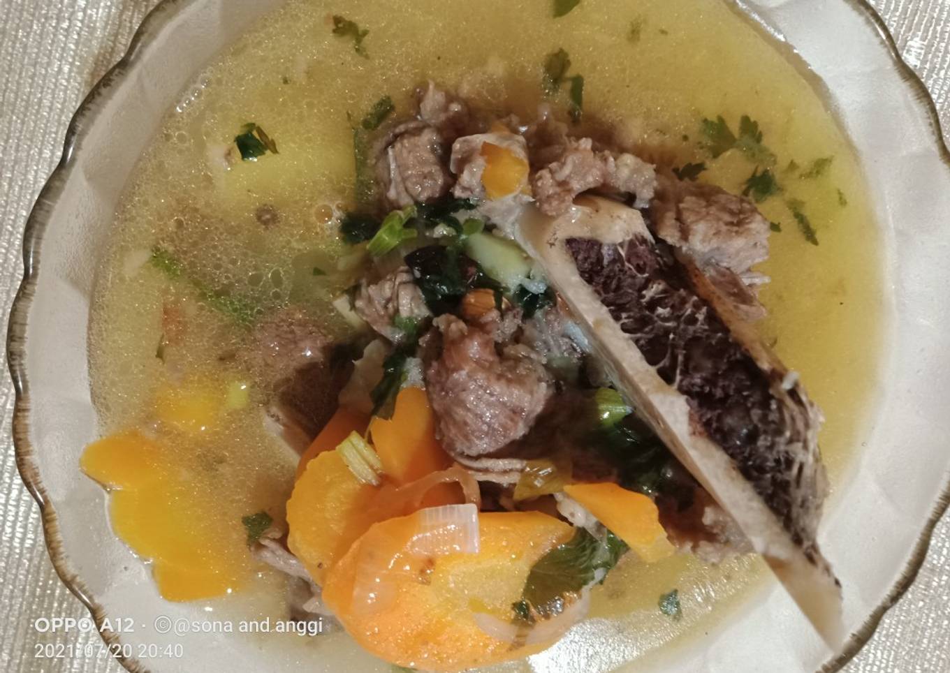 Sup tulang daging sapi sederhana