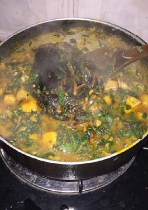 A picture of Yam porriage with vegetable and dry fish.