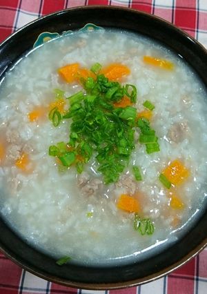 Hình của món Cháo thịt băm cà rốt cho bé.