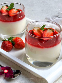 Foto resep Pudding Susu Saus Strawberry