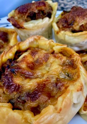 Una foto de 🥘TARTELETAS Y CANASTITAS 🥘 DE COLIFLOR🥘🧀🥕🧅🥕🧀ZANAHORIAS🥕 Y 🧅CEBOLLA🧅