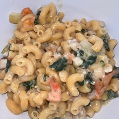 A picture of 3 cheese turkey Mac and cheese.