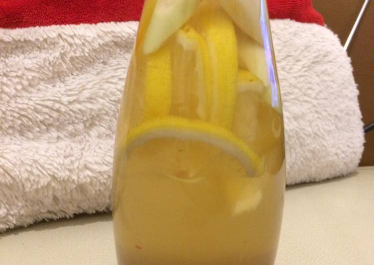 Cara Musim Panas saat makan malamInfused water