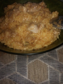 Una foto de Arroz meloso con muslo deshuesado a trocitos