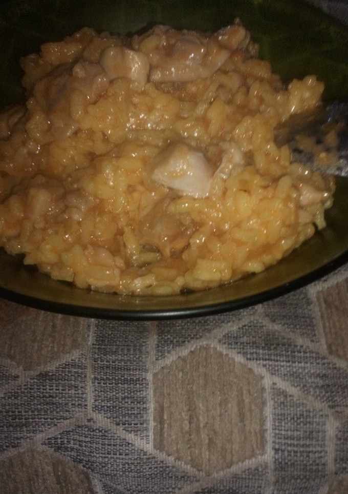 Una foto de Arroz meloso con muslo deshuesado a trocitos