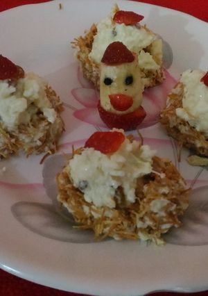 A picture of Rice pudding in vermicelli basket.