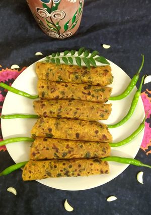 મેથી નાં ઢેબરાં (Methi Dhebra Recipe In Gujarati) રેસીપી મુખ્ય ફોટો