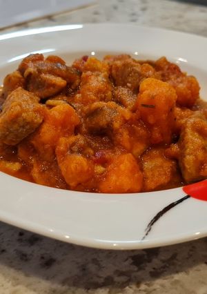 Foto principal de Estofado de solomillo de cerdo con boniato y setas