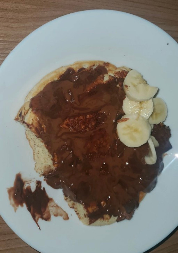 Una foto de Tortita proteica con chocolate y plátano
