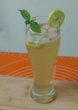 A picture of Nimbu Shikanji for hot summer.