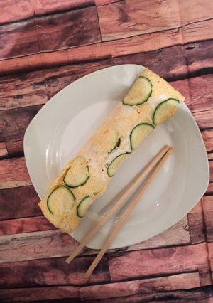Una foto de Rollo de calabacín estilo sushi