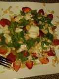 Ensalada de fresas y queso ricotta con aderezo de yogur