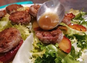 Une photo de Vinaigrette de caramel de pommes au Calvados